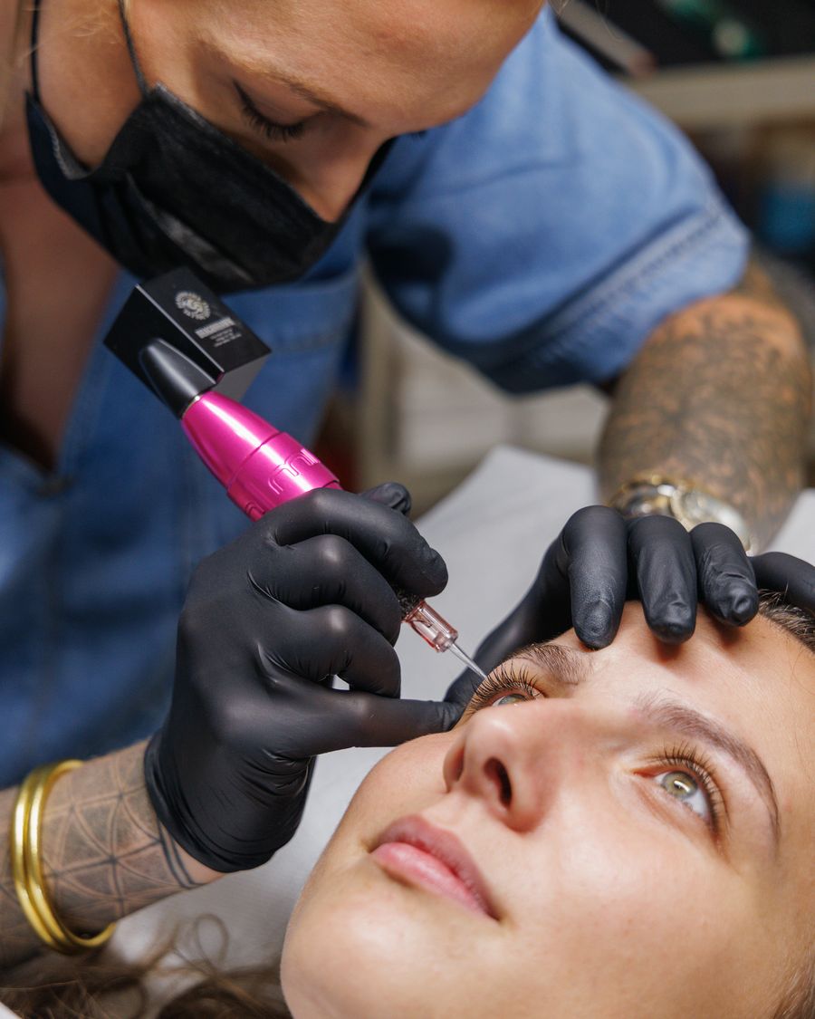 Pigmentation des sourcils en technique ombré soft par Marie, Hylé Studio Dermo