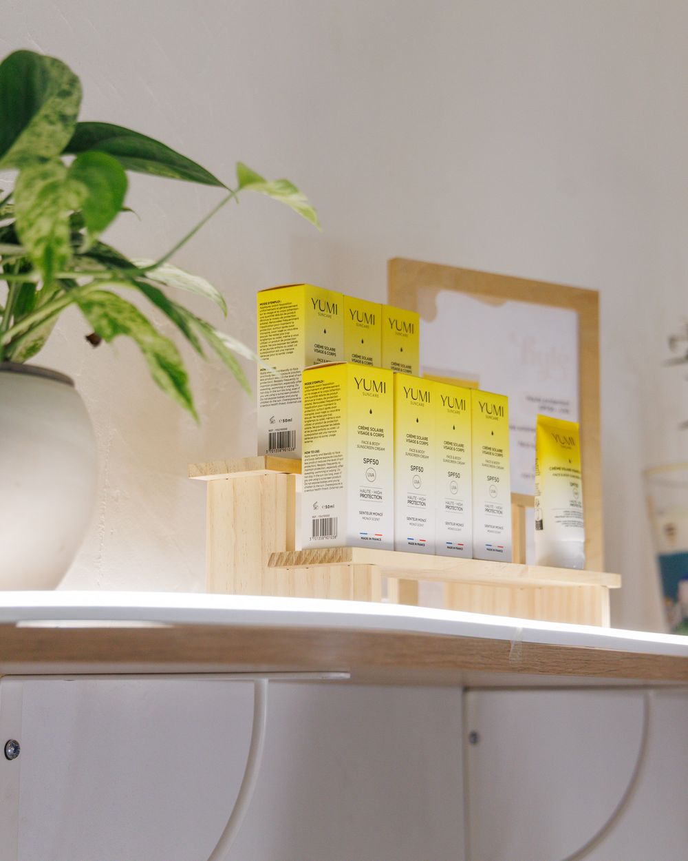 Crèmes solaires Yumi SPF50 en vente au studio Hylé à Biguglia